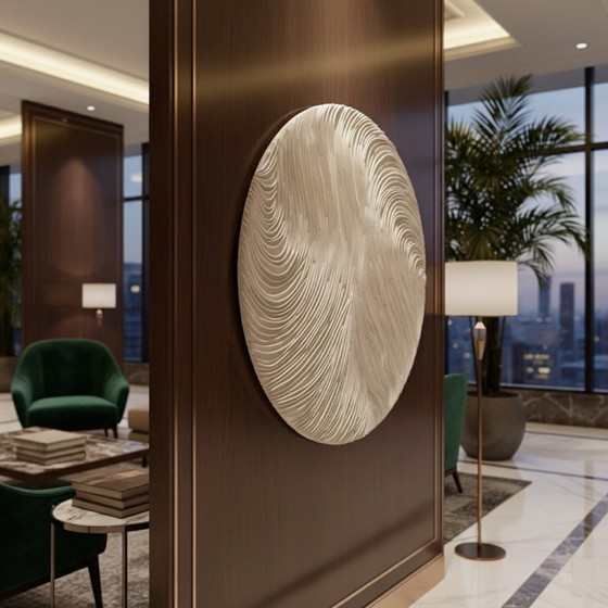 Image 1 of 3D klei wandsculptuur – rond, getextureerd, gebroken wit, minimalistische woondecoratie, luxe designkunst