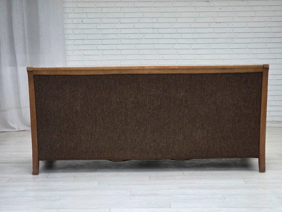 Image 1 of 1950er Jahre, dänisches 3-Sitzer-Sofa, Möbelwolle, massives geschnitztes Eichenholz.