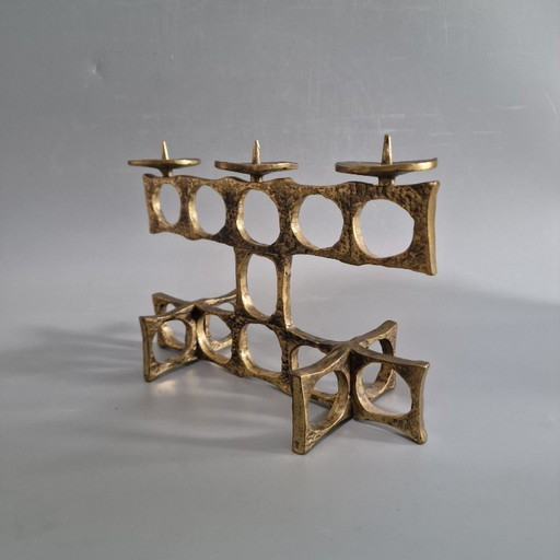 Chandelier vintage en métal. Chandelier brutaliste. Heinz Goll. Autriche, Mid Century. Couleur or