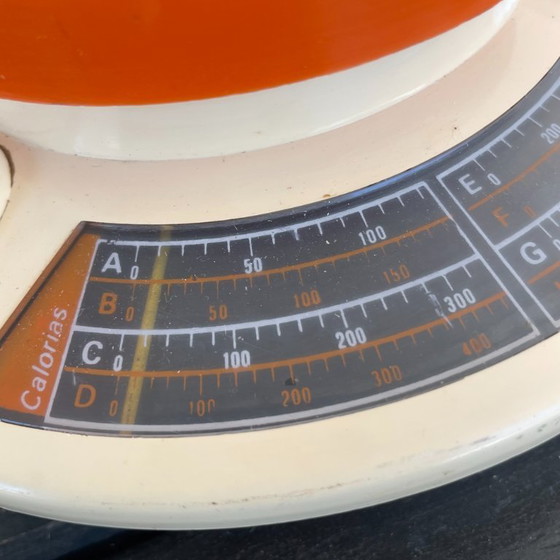 Space Age Fliegende Untertasse Orange Retro Mechanische Küchenwaage mit Kalorienzähler, 1970er – Vipo (photo 7 of 9)