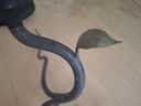 Extraordinaire table en verre avec base en fonte