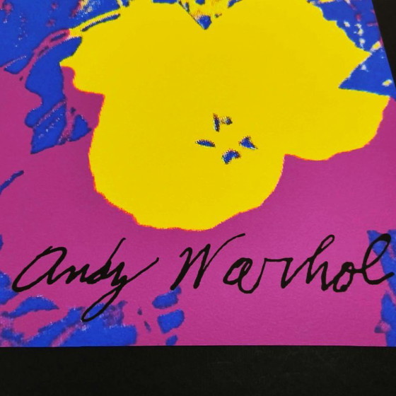Image 1 of Grande lithographie d'Andy Warhol « Fleurs » violette, édition limitée numérotée au crayon par le CMOA. 60 cm /