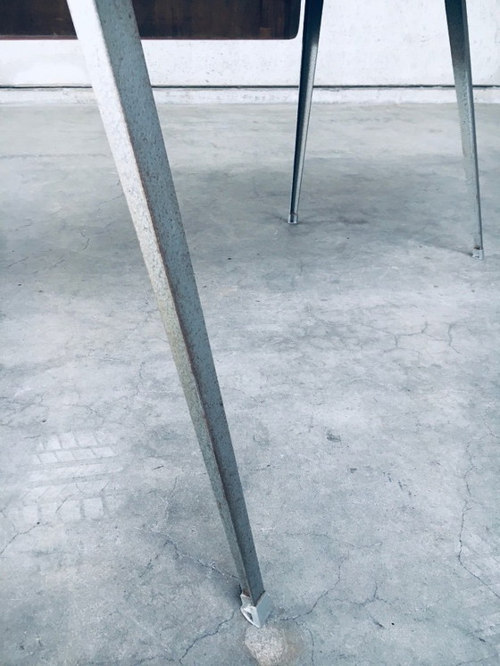 Image 1 of Scrivania di design industriale olandese di Wim Rietveld per Ahrend De Cirkel, Paesi Bassi, anni '60