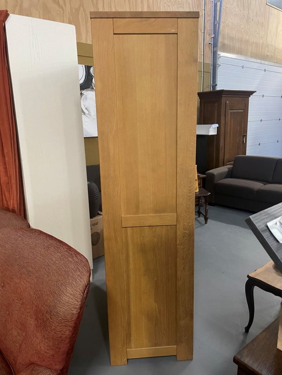 Image 1 of Moderner heller Eichenschrank