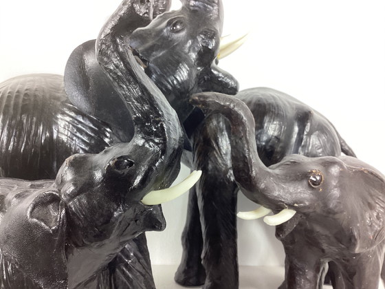 Image 1 of Ensemble de 4 éléphants vintage en cuir des années soixante