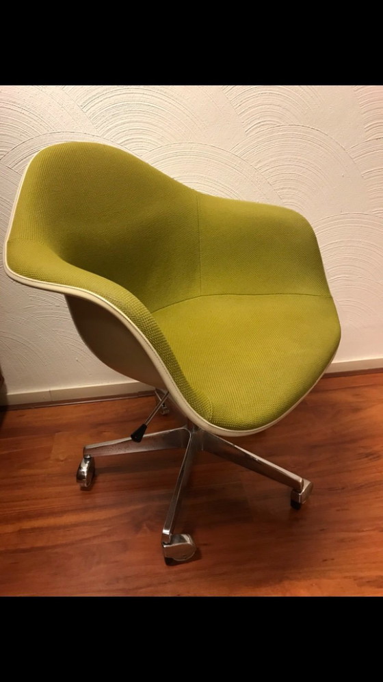 Image 1 of Chaise coque Eames originale Herman Miller