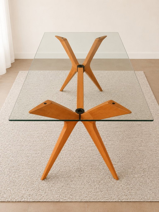 Calligaris zitgroep Tokyo met tafel en 8 bijpassende stoelen van beukenhout.