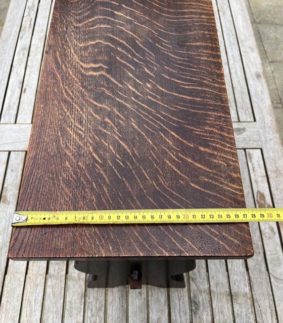 Image 1 of Table d'appoint de l'école d'Amsterdam | Chêne massif | 1920-1940 | Unique Craftsmanship