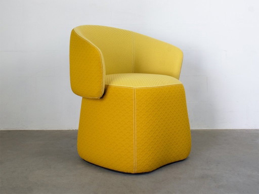 Sillón y puf Haworth Openest diseño Patricia Urquiola