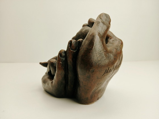 Image 1 of Beeldje Baby in Handen - Mat Wanders