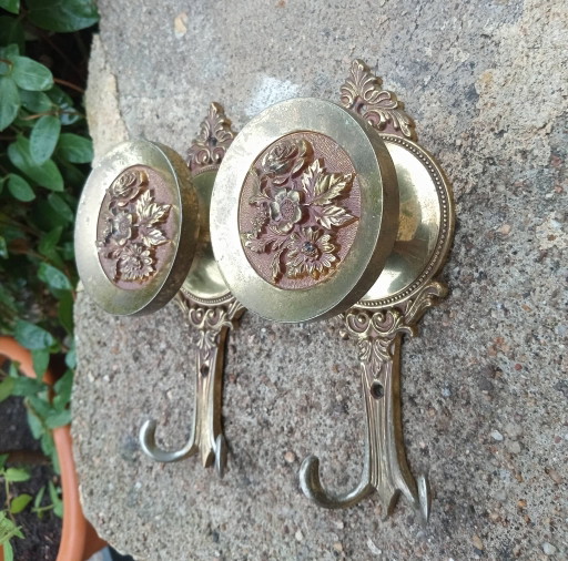 2 grandi Appendiabiti vintage italiani in ottone