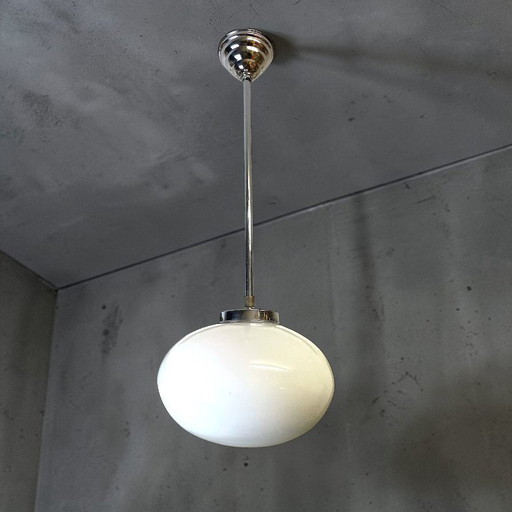 Oval white opaline glass Art Deco hangng lamp – hanglampen, Aluminium, Chrome