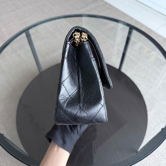 Image 1 of Chanel 2.55 Reissue 226 - 28CM Gewatteerd verouderd kalfsleer Zwart Goudkleurige hardware