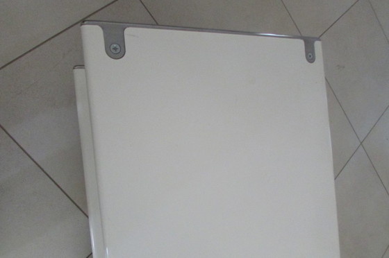 Image 1 of Tavolino Space Age in acciaio laccato bianco, 1970