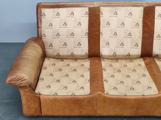 Image 1 of Arcon Italia driezitsbank uit de jaren 70, bekleed met cognacbruin buffelleer.