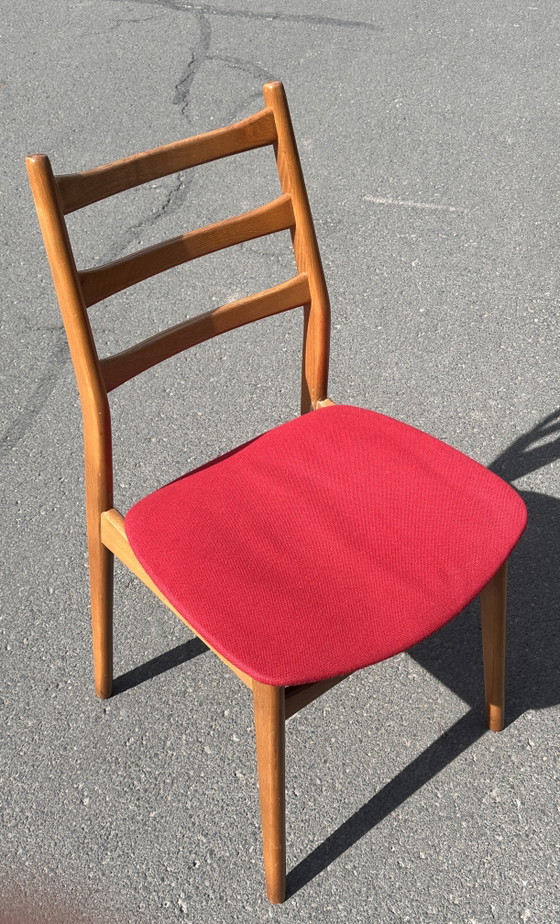 Image 1 of Casala designstoel – massief hout met rode bekleding – in uitstekende staat