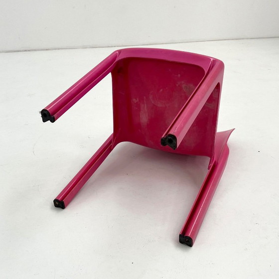 Pink Selene Chair by Vico Magistretti for Artemide, 1984 – Dining chairs, Plastic (photo 9 of 10)