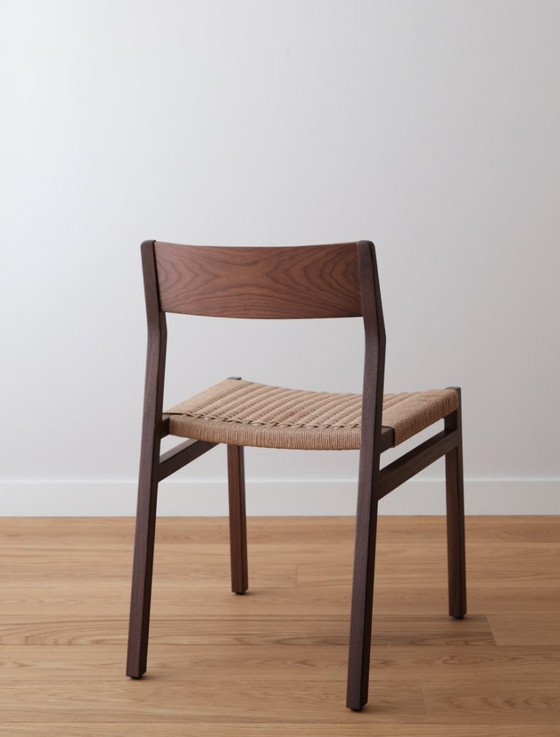 Image 1 of 2 sillas auxiliares Formosus Home, nogal, ratán y cordón de papel.