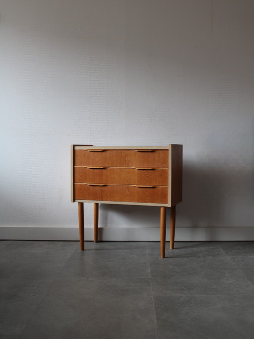 Vintage Deense ladekast in eiken