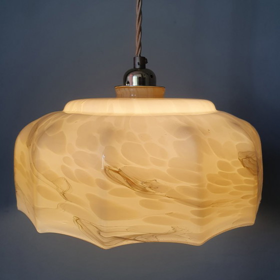 Image 1 of Grande lampada a sospensione vintage in vetro opalino in stile Art Déco.