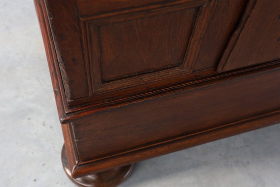 Image 1 of Armadio antico francese in quercia intagliato a mano del XVI secolo