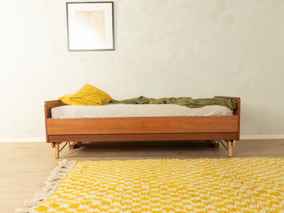 Image 1 of Opklapbed uit de jaren 60 in mid-century stijl