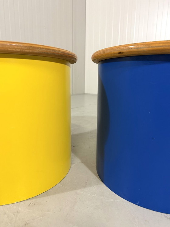 Image 1 of Tables d'appoint et tabourets colorés des années 1980