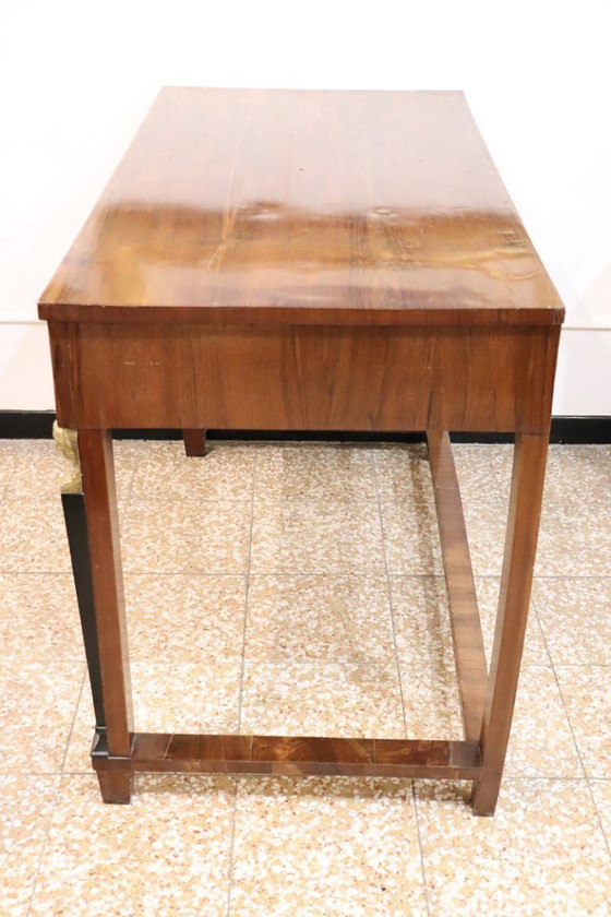 Image 1 of Escritorio antiguo de nogal, Italia Principios del siglo XIX