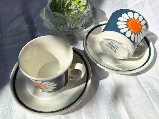 Image 1 of 2 tazze e piattini Daisy di Figgjo Flint, Norvegia. Design di Turi Gramstad Oliver. Anni '60.