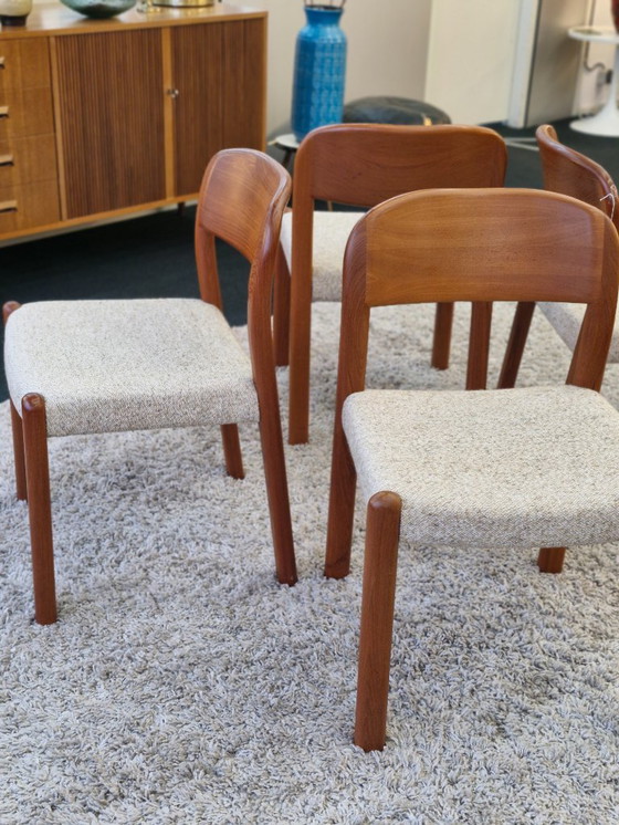 Image 1 of Ensemble de 4 chaises de salle à manger danoises en teck