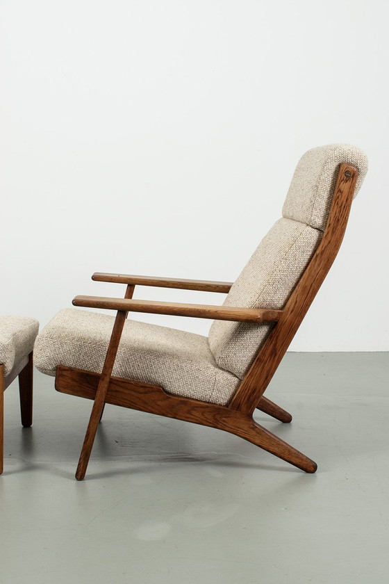 Image 1 of Hans Wegner GE 290 fauteuil met voetenbank