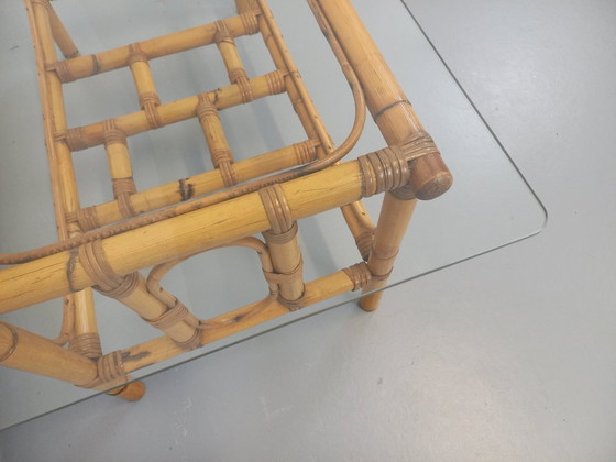 Image 1 of Tavolino da caffè vintage in vetro trasparente e rattan degli anni '70