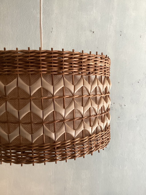 Lampe suspendue scandinave en rotin 1960 mid-century