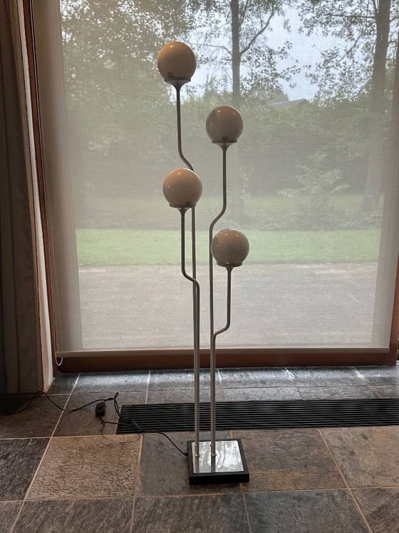 Lampadaire Goffredo Reggiani à globe en verre – Blanc – Italie – Années 1960 – Fer (photo 3 of 5)