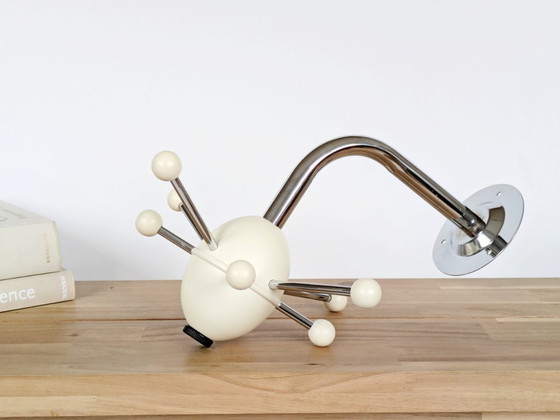 Image 1 of Porte-manteau vintage Spoutnik de l'ère spatiale, patère murale atomique en plastique chromé et crème, années 1970
