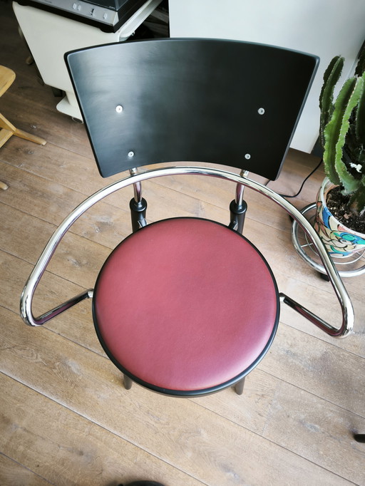 4 chaises de conception italienne.