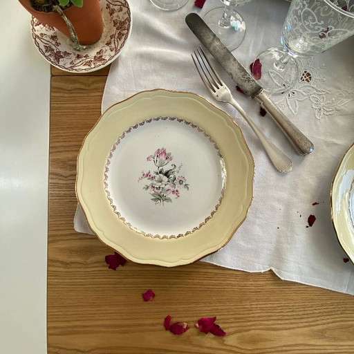 6 antike, cremefarbene Steingut-Speiseteller mit Goldrand und floralem Dekor, Dekor L'Amandinoise Brigitte, Vintage