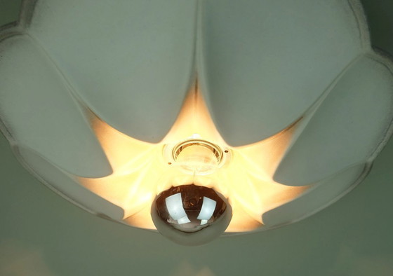 Image 1 of plafoniera o lampada da parete in ceramica vintage a forma di fiore bianco grigio rosa anni '80-'90