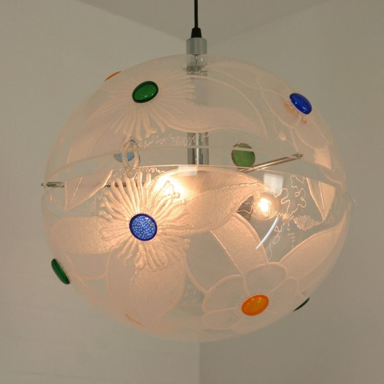 Image 1 of Lámpara colgante de metacrilato de la era espacial, pieza rara, con grabados florales | ca. 1955-1965