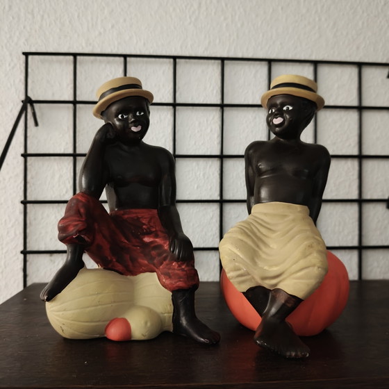 Image 1 of Coppia di statuine vintage di ragazzi dipinte a mano – 17 cm