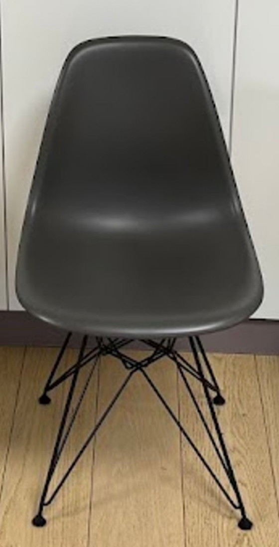 Image 1 of 6 sillas Vitra 79576 Weil am Rhein - Silla auxiliar de plástico Eames DSR