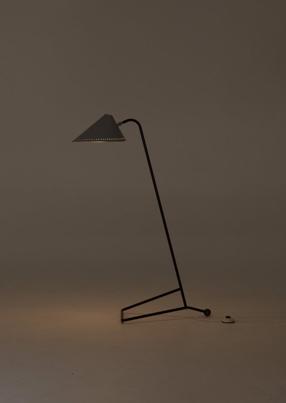 Image 1 of Eine seltene Stehlampe aus der Mitte des 20. Jahrhunderts aus dem Jahr 1955 – H.Th.J.A. Busquet für Hala Zeist