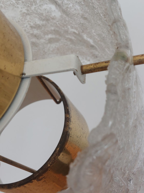 Vintage hanglamp uit het midden van de 20e eeuw met matglazen kap en messing afwerking. – doria, Hanglampen (photo 8 of 11)