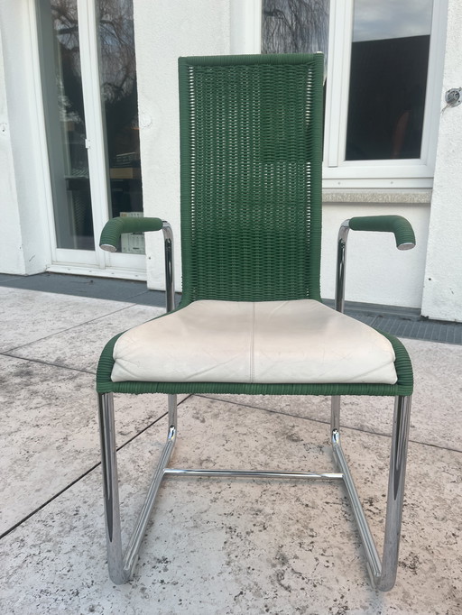 2 Tecta cantilever chairs in fresh green with armrests and white seat cushions, design by Axel Bruchh