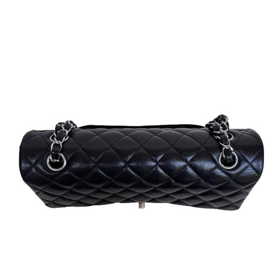 Chanel Classic Flap Medium – Crossbody bags, Lambskin (photo 7 of 16)