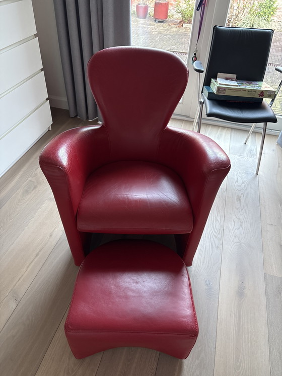 Image 1 of Fauteuil Leolux en cuir rouge avec repose-pieds