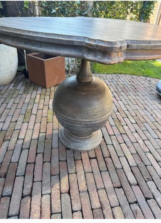 Image 1 of Classic oval table with ball base