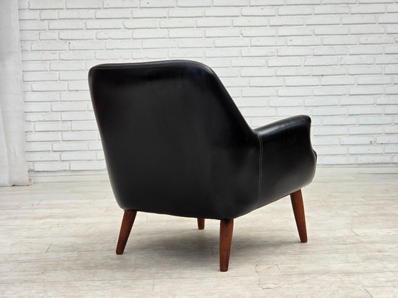 Image 1 of Anni '70, poltrona danese, similpelle, gambe in legno di teak.