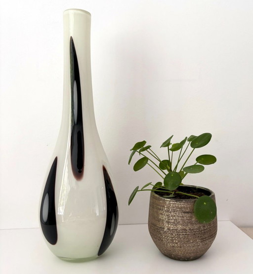Jarrón de suelo grande hecho a mano. 55cm de alto blanco/crema-negro