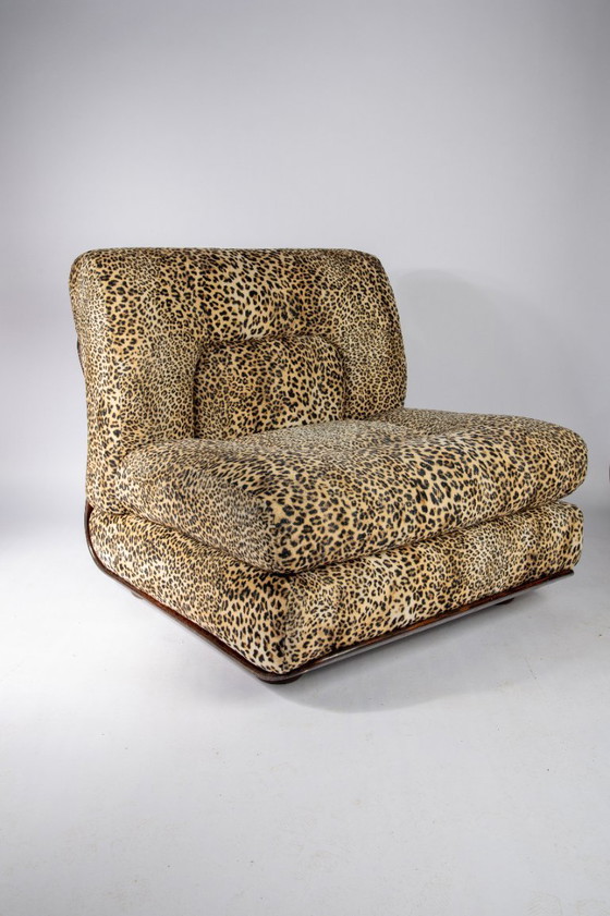 Image 1 of Sedie italiane con struttura in legno e tessuto leopardato, Italia anni '80 (2 disponibili)